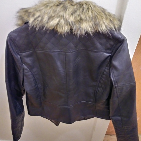 leather jacket - Picture 2 of 4